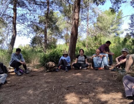 יושבים ביער